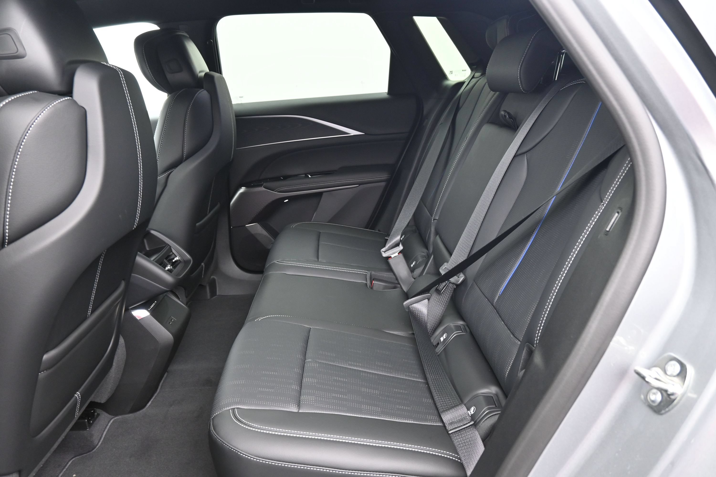 New 2026 Cadillac Lyriq Luxury AWD/4WD image 9