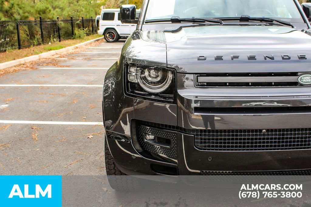 Used 2024 Land Rover Defender 110 X-Dynamic SE image 12