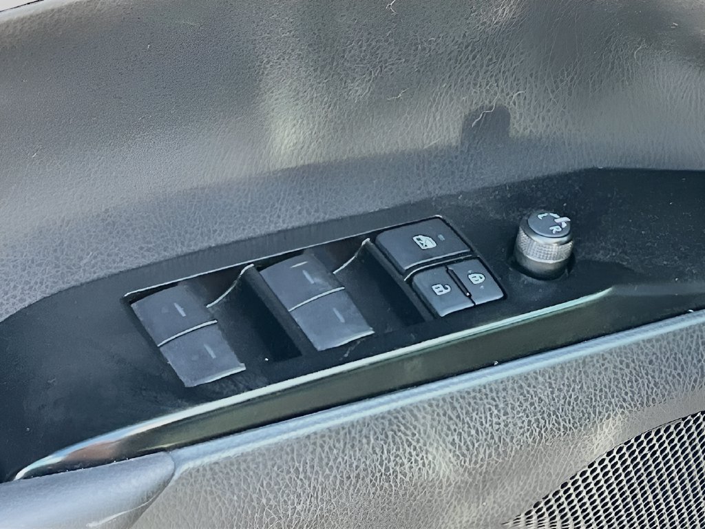 Used 2025 Toyota Camry SE FWD image 18