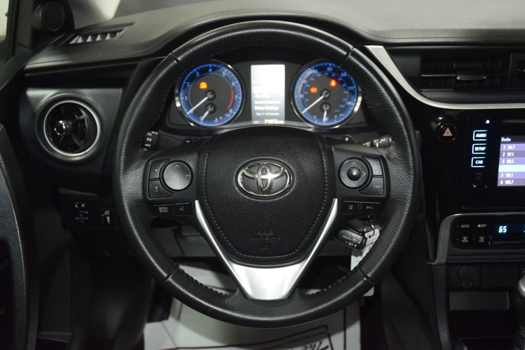 Used 2018 Toyota Corolla SE image 32