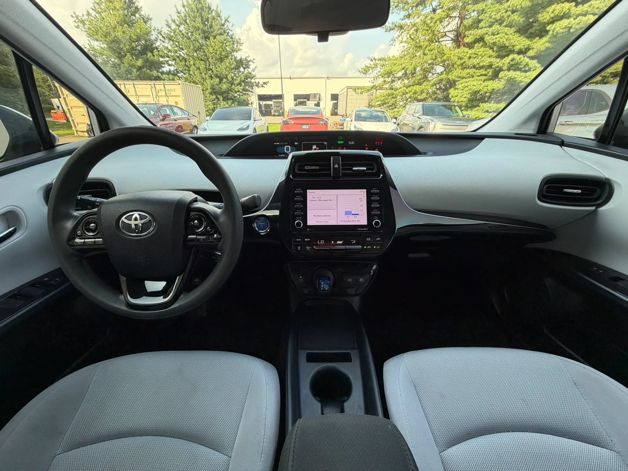 Used 2021 Toyota Prius L Eco FWD image 2