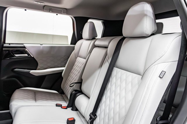 New 2025 Mitsubishi Outlander SEL image 17
