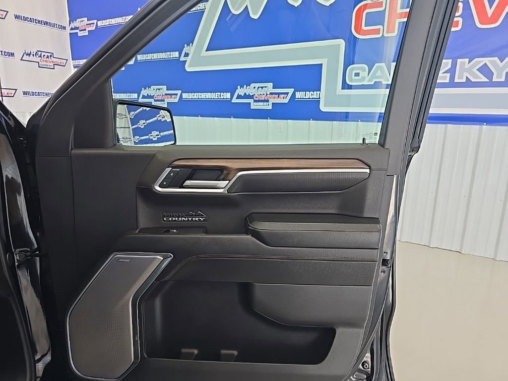 Used 2025 Chevrolet Silverado 1500 High Country AWD/4WD image 26
