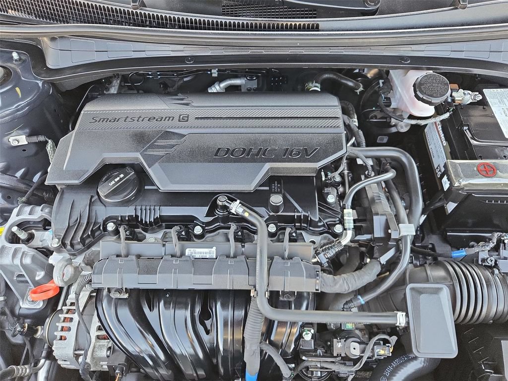 Used 2022 Hyundai Elantra SE w/ Cargo Package FWD image 19
