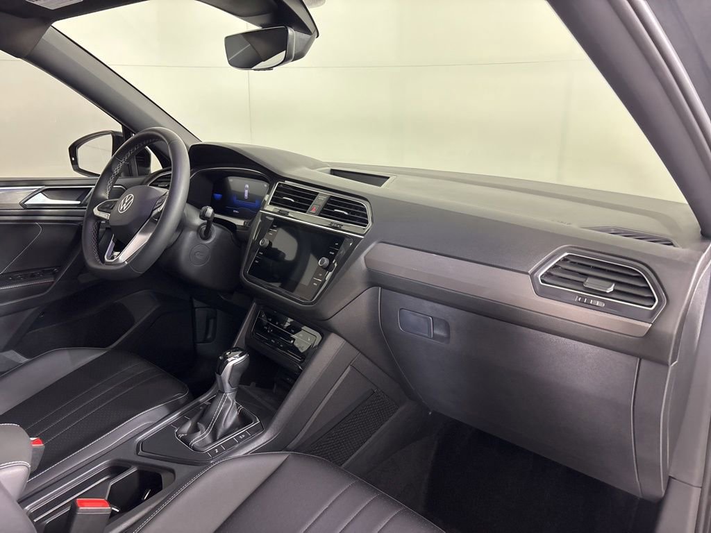 Used 2023 Volkswagen Tiguan SE R-Line image 13