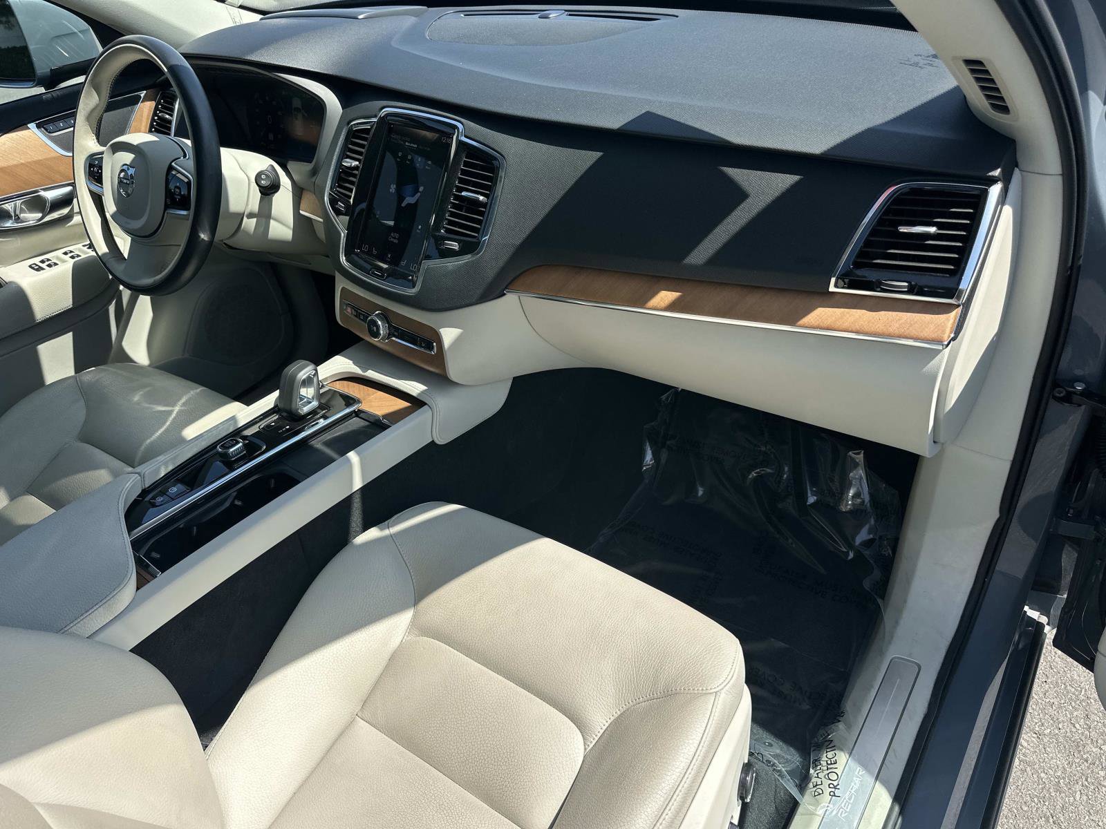 Certified 2022 Volvo XC90 T8 Inscription Expression w/ Advanced Package image 29