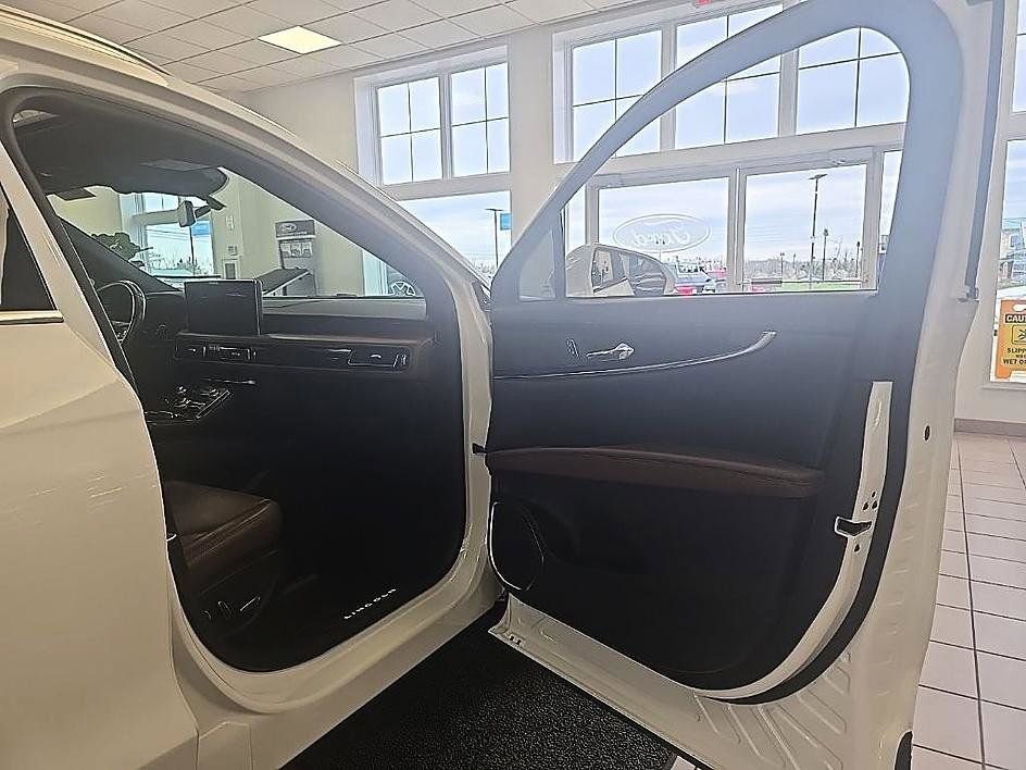 Used 2022 Lincoln Nautilus Reserve AWD/4WD image 38