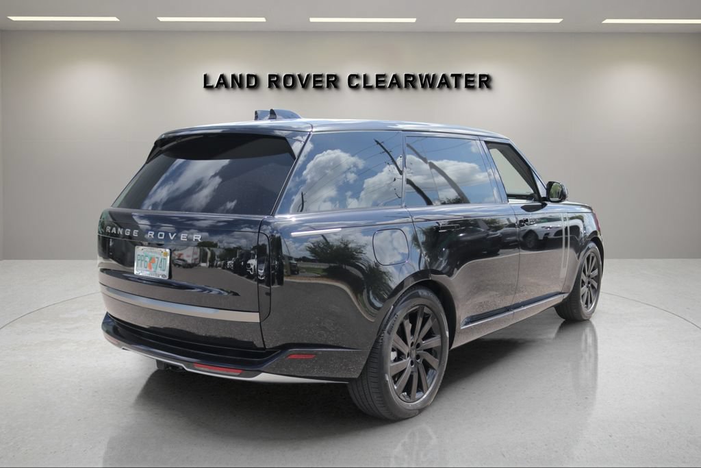 Used 2026 Land Rover Range Rover Long Wheelbase SE AWD/4WD image 5