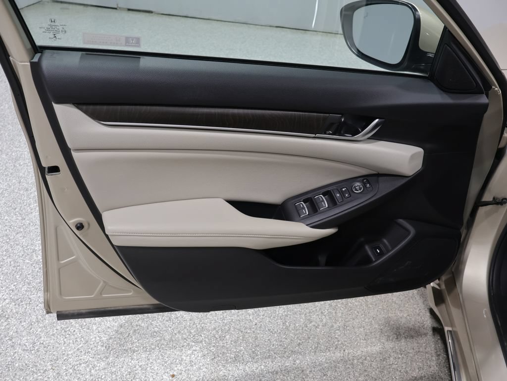 Used 2019 Honda Accord EX image 13