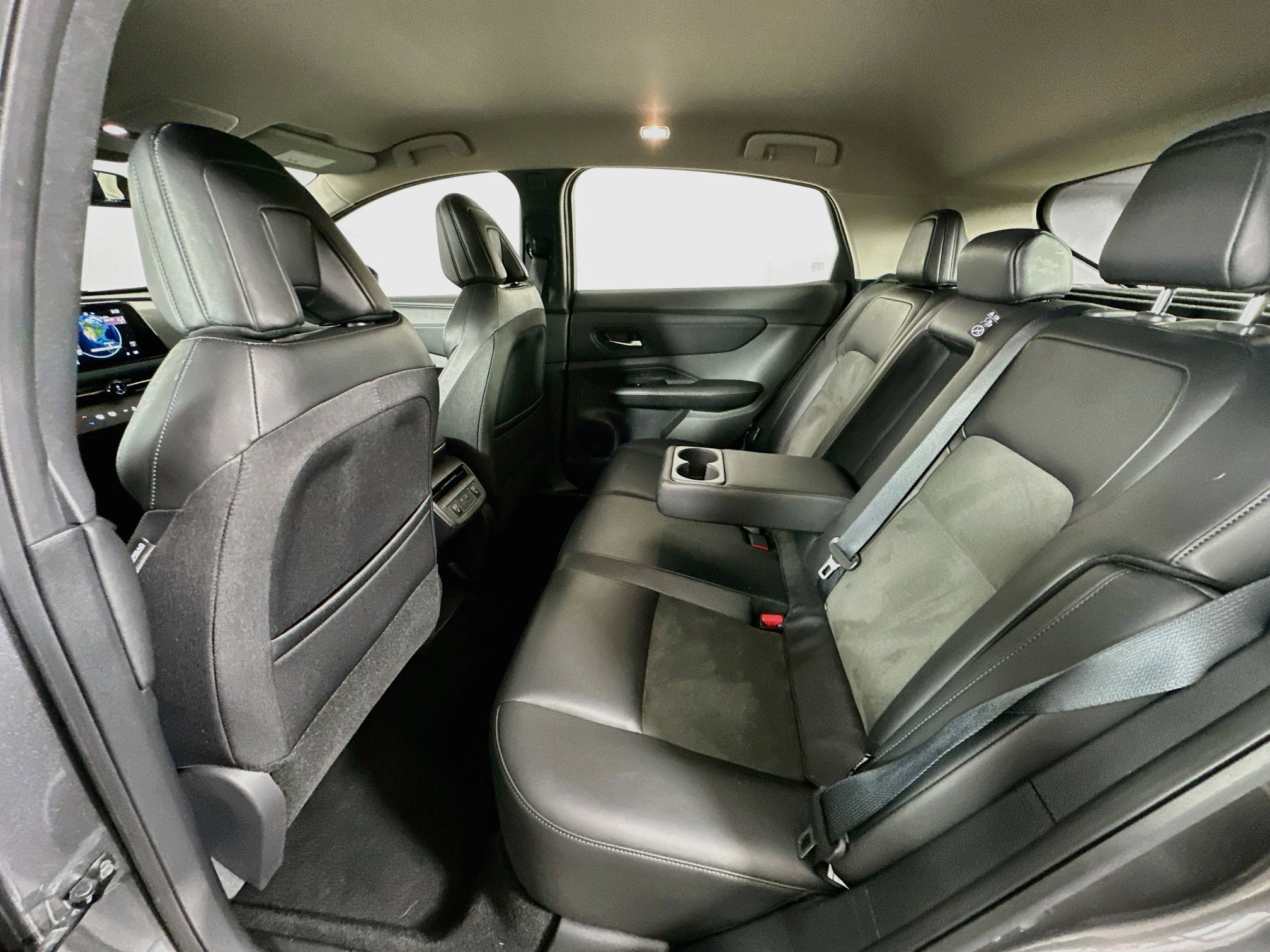 Used 2023 Nissan Ariya FWD image 28