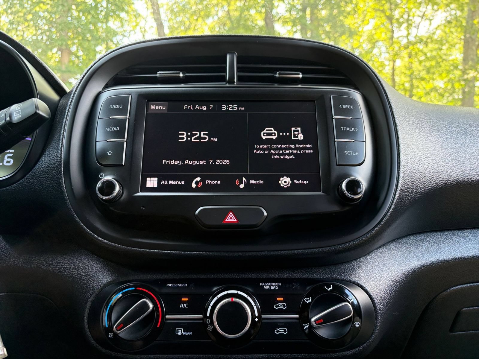 Used 2025 Kia Soul LX w/ LX Technology Package FWD image 17