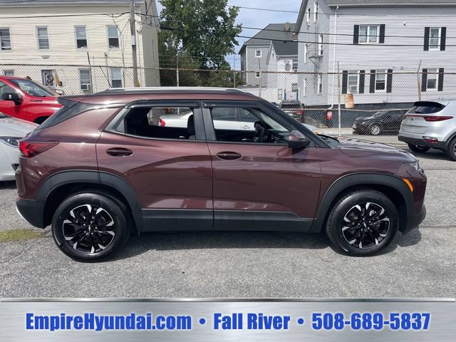 Used 2023 Chevrolet TrailBlazer LT w/ Convenience Package FWD image 3