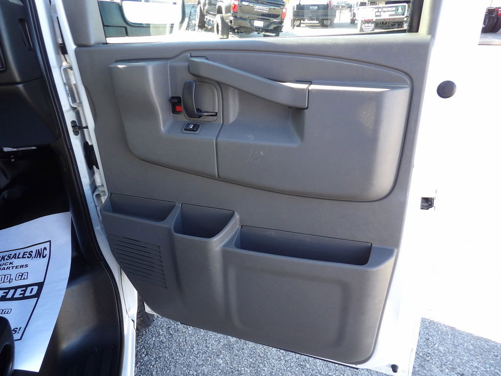 Used 2017 Chevrolet Express 2500 image 33