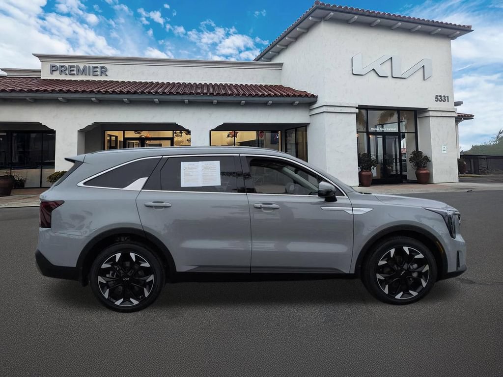 Certified 2025 Kia Sorento EX w/ Panoramic Sunroof Package FWD image 9