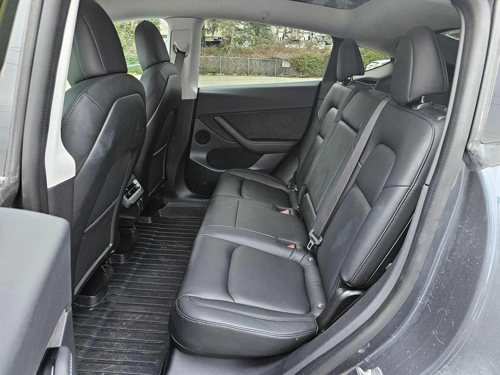 Used 2020 Tesla Model Y Long Range image 16