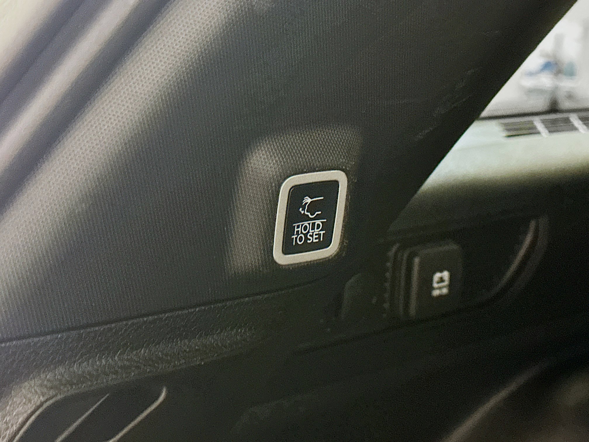 Used 2025 Jeep Grand Cherokee Altitude AWD/4WD image 30