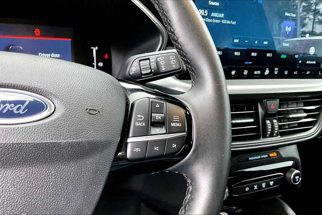 Used 2025 Ford Escape SE FWD image 11