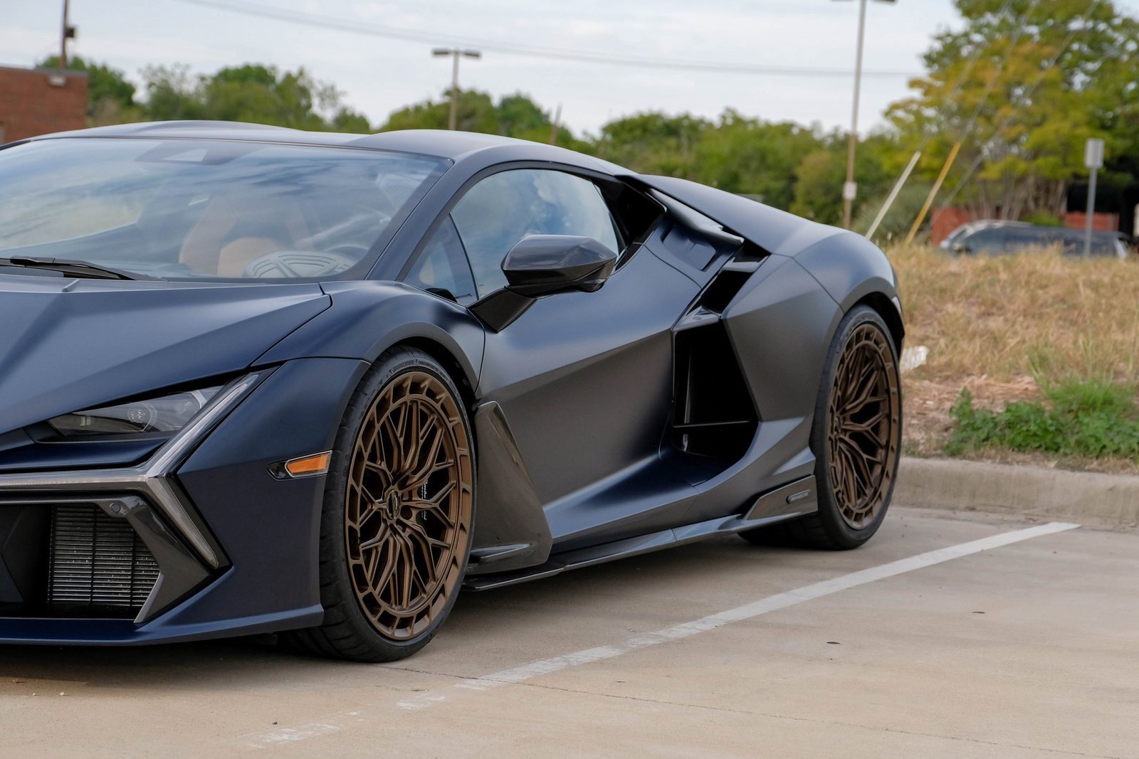 Used 2025 Lamborghini Revuelto image 8