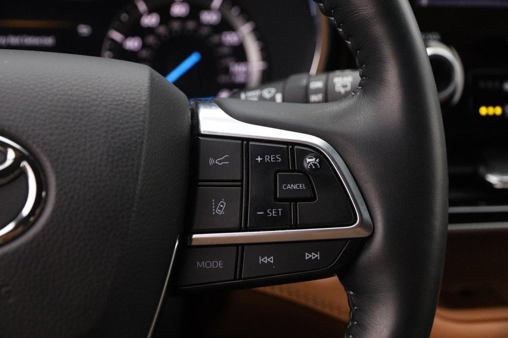 Used 2021 Toyota Highlander Platinum AWD/4WD image 15