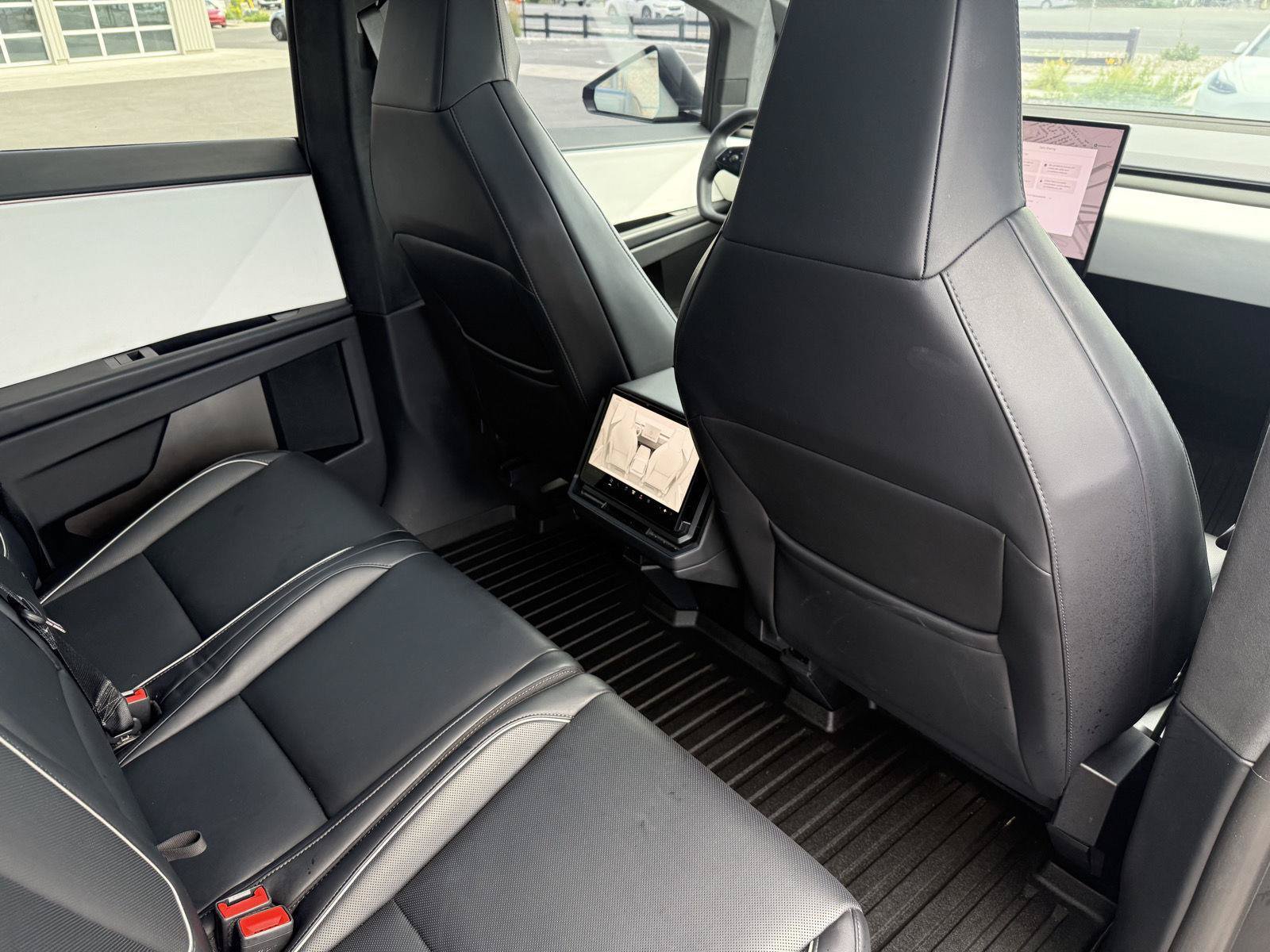 Used 2024 Tesla Cybertruck AWD Crew Cab image 19