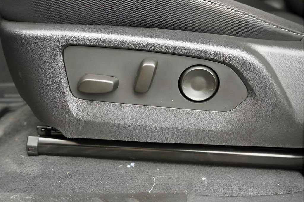 New 2026 GMC Canyon Elevation w/ Convenience Package image 18