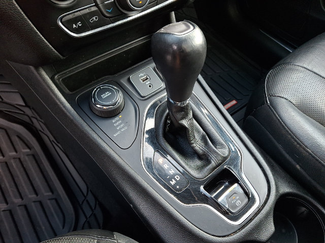 Used 2019 Jeep Cherokee Limited AWD/4WD image 22