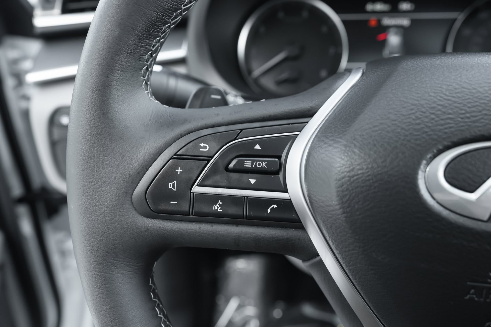 Used 2025 INFINITI QX50 Luxe image 14