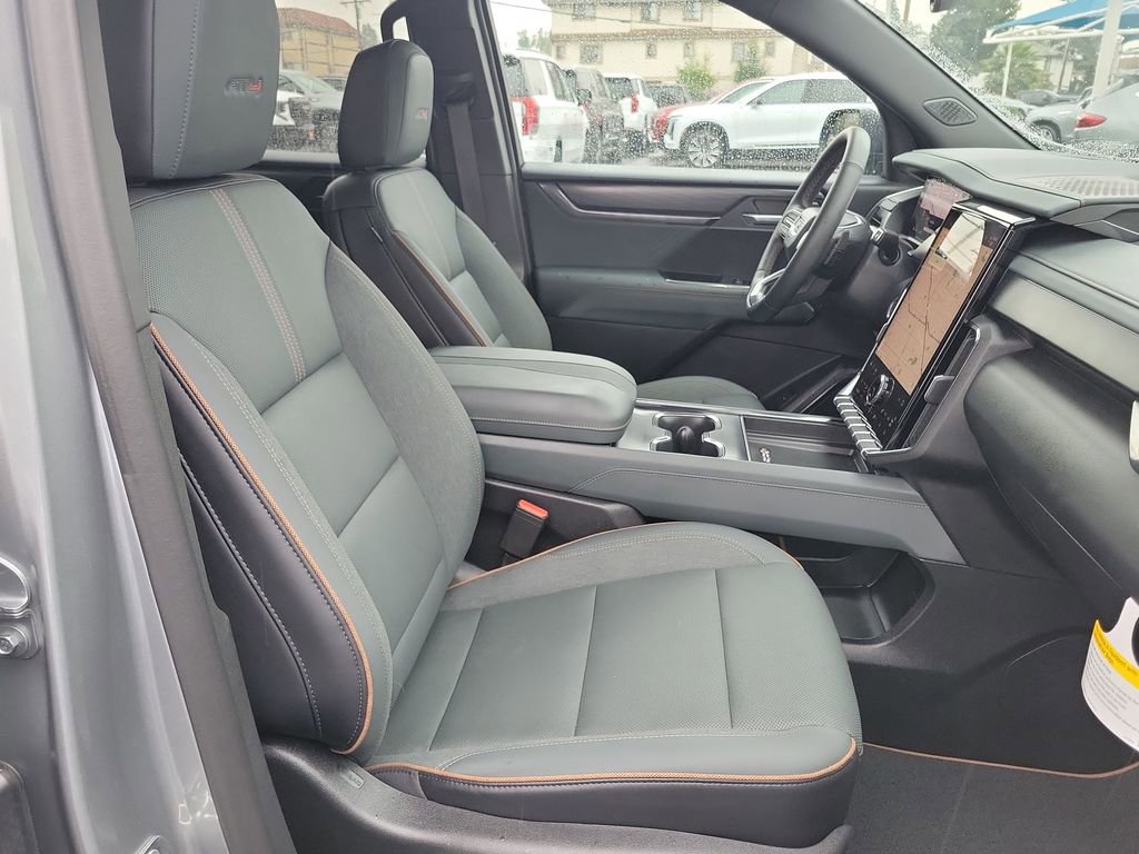 Used 2025 GMC Acadia AT4 image 28