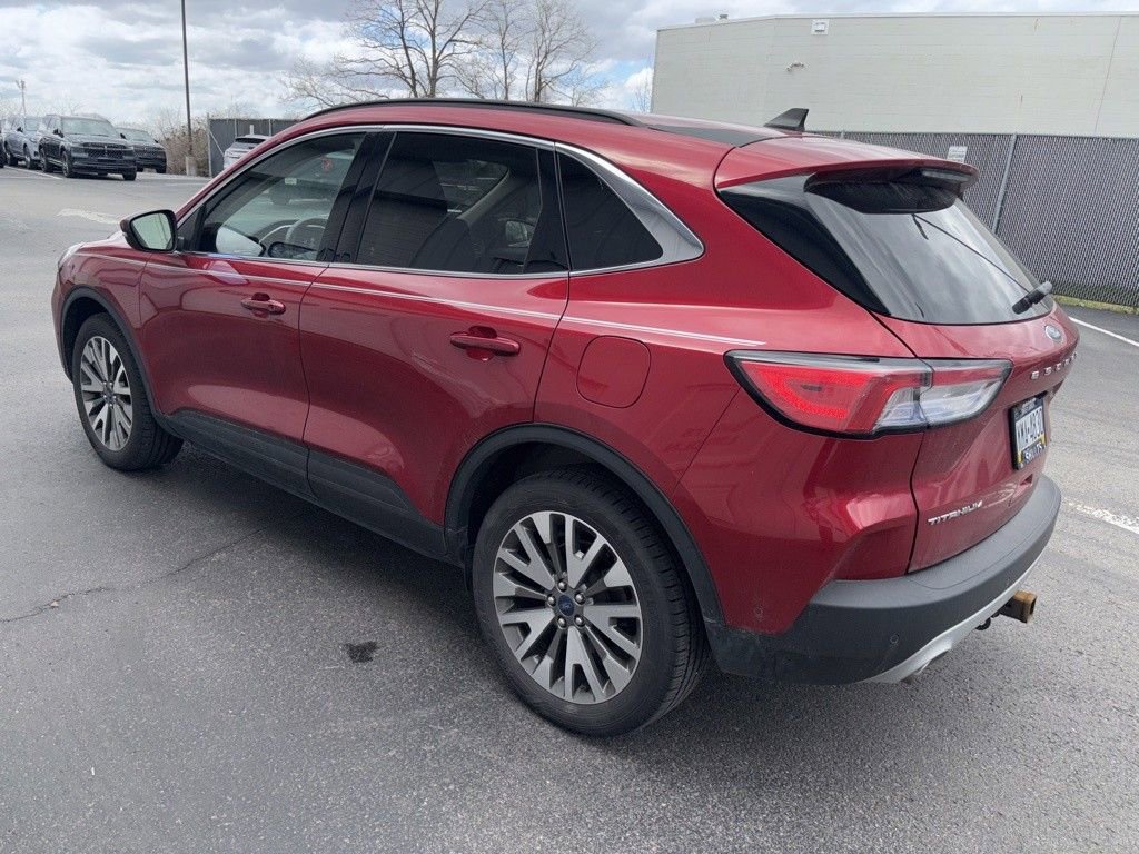 Used 2020 Ford Escape Titanium image 9