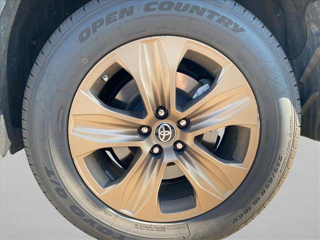 Used 2023 Toyota Highlander Bronze Edition FWD image 27