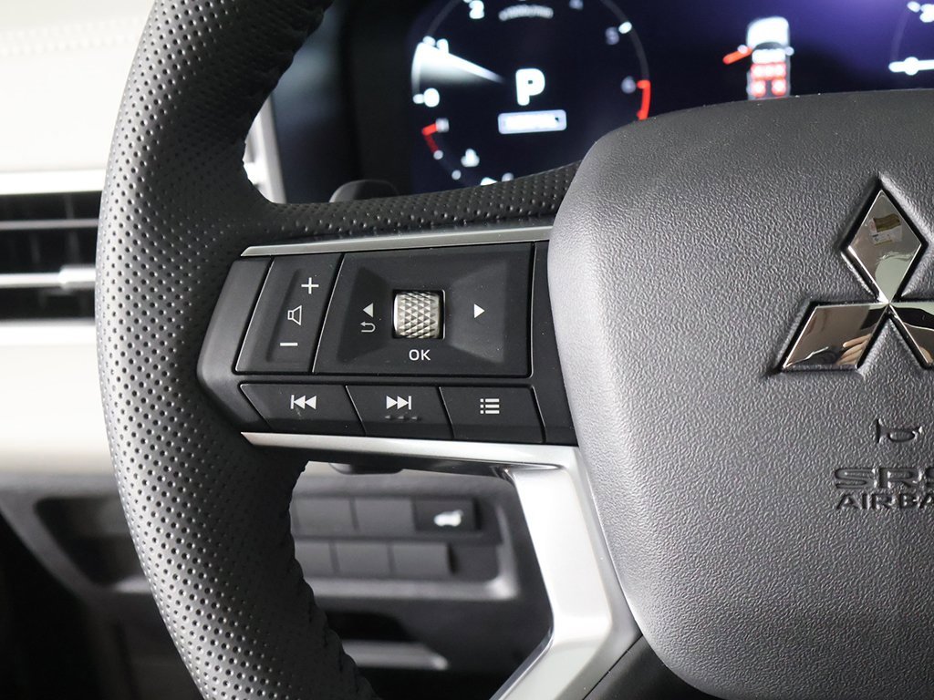 New 2025 Mitsubishi Outlander SE image 45