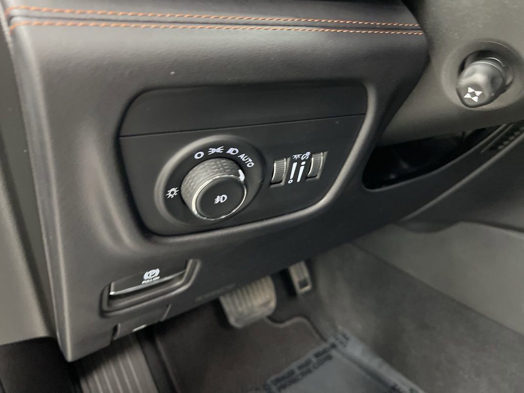 Used 2025 Jeep Grand Cherokee Summit image 19