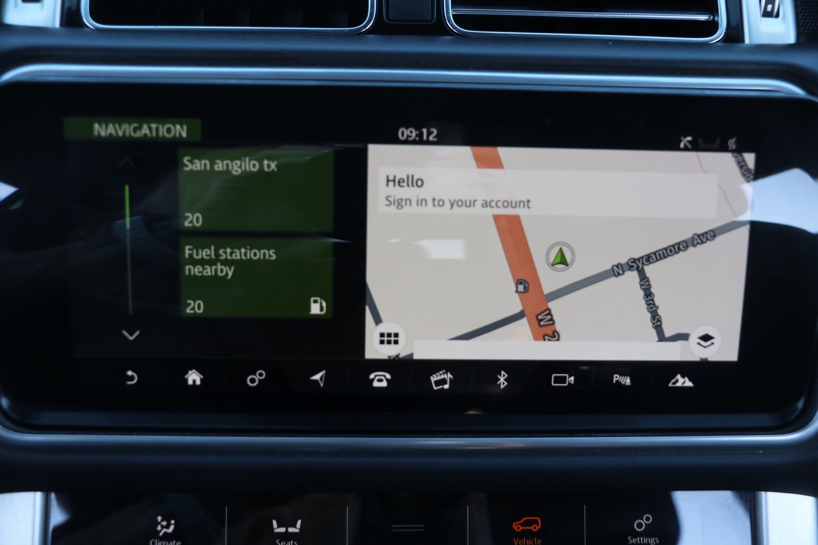 Used 2020 Land Rover Range Rover HSE image 23