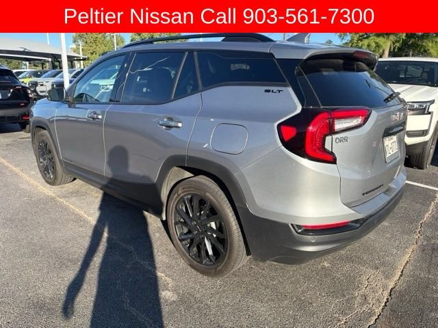 Used 2024 GMC Terrain SLT w/ Tech Package FWD image 4