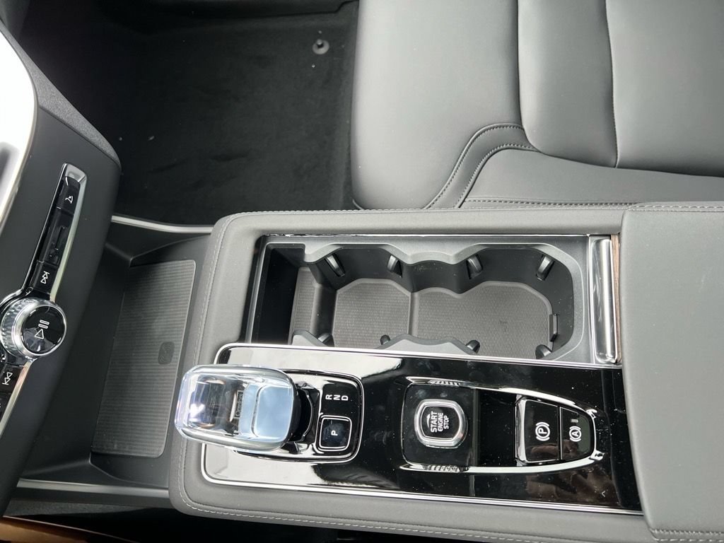 New 2026 Volvo XC90 B6 Plus w/ Protection Package Premier AWD/4WD image 19