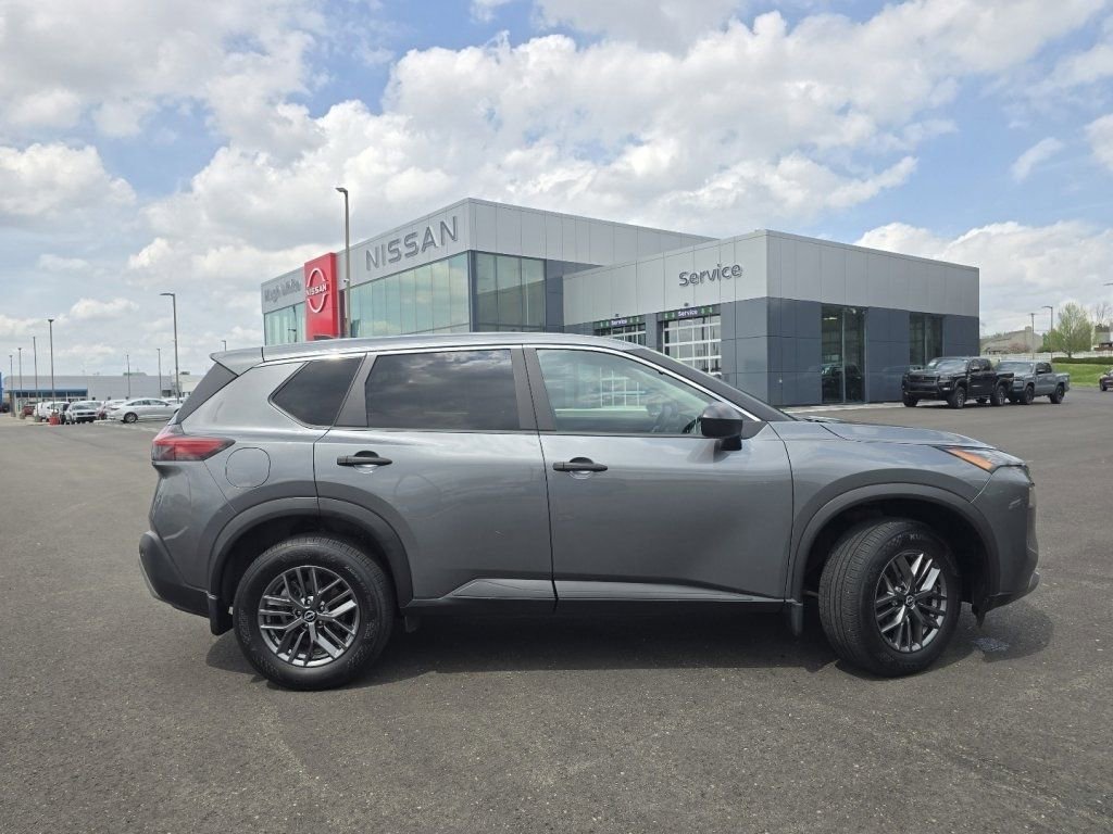 Used 2023 Nissan Rogue S AWD/4WD image 13