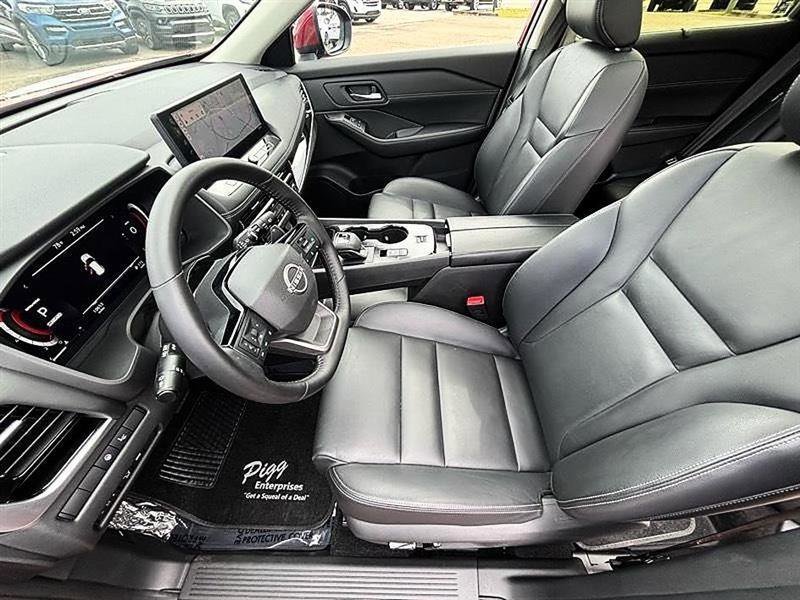 Used 2025 Nissan Rogue SL w/ Tech Package image 36