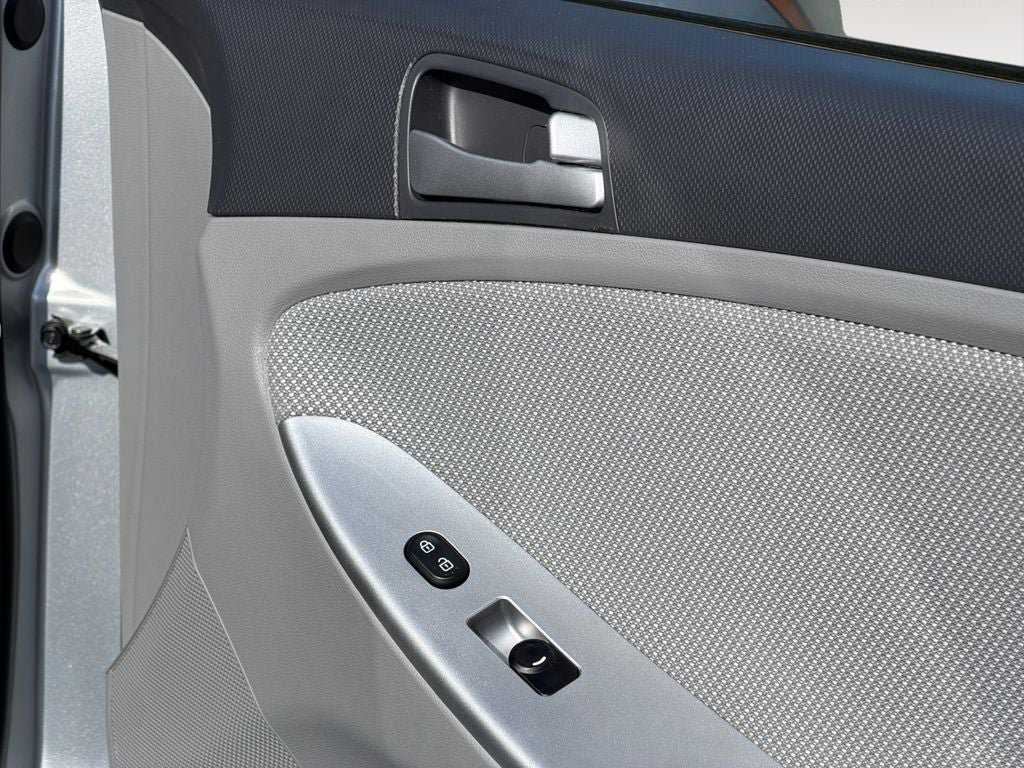 Used 2014 Hyundai Accent GLS FWD image 22