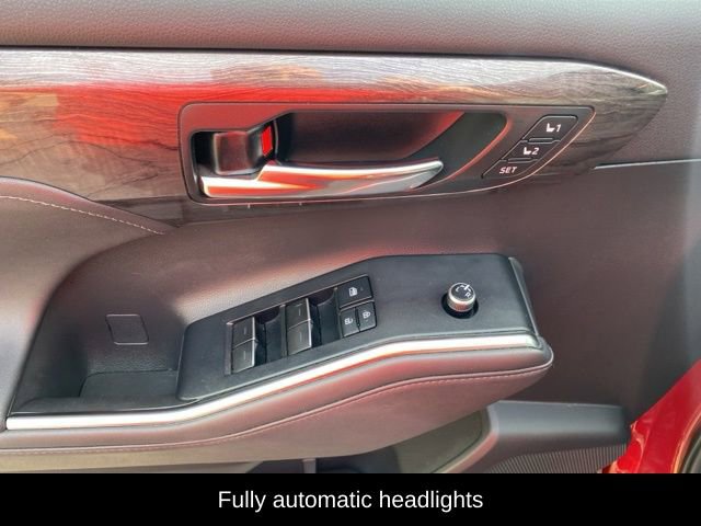Used 2020 Toyota Highlander Limited image 14