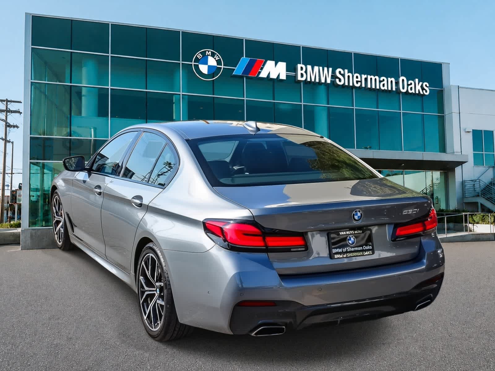 Used 2023 BMW 530i w/ M Sport Package RWD image 6