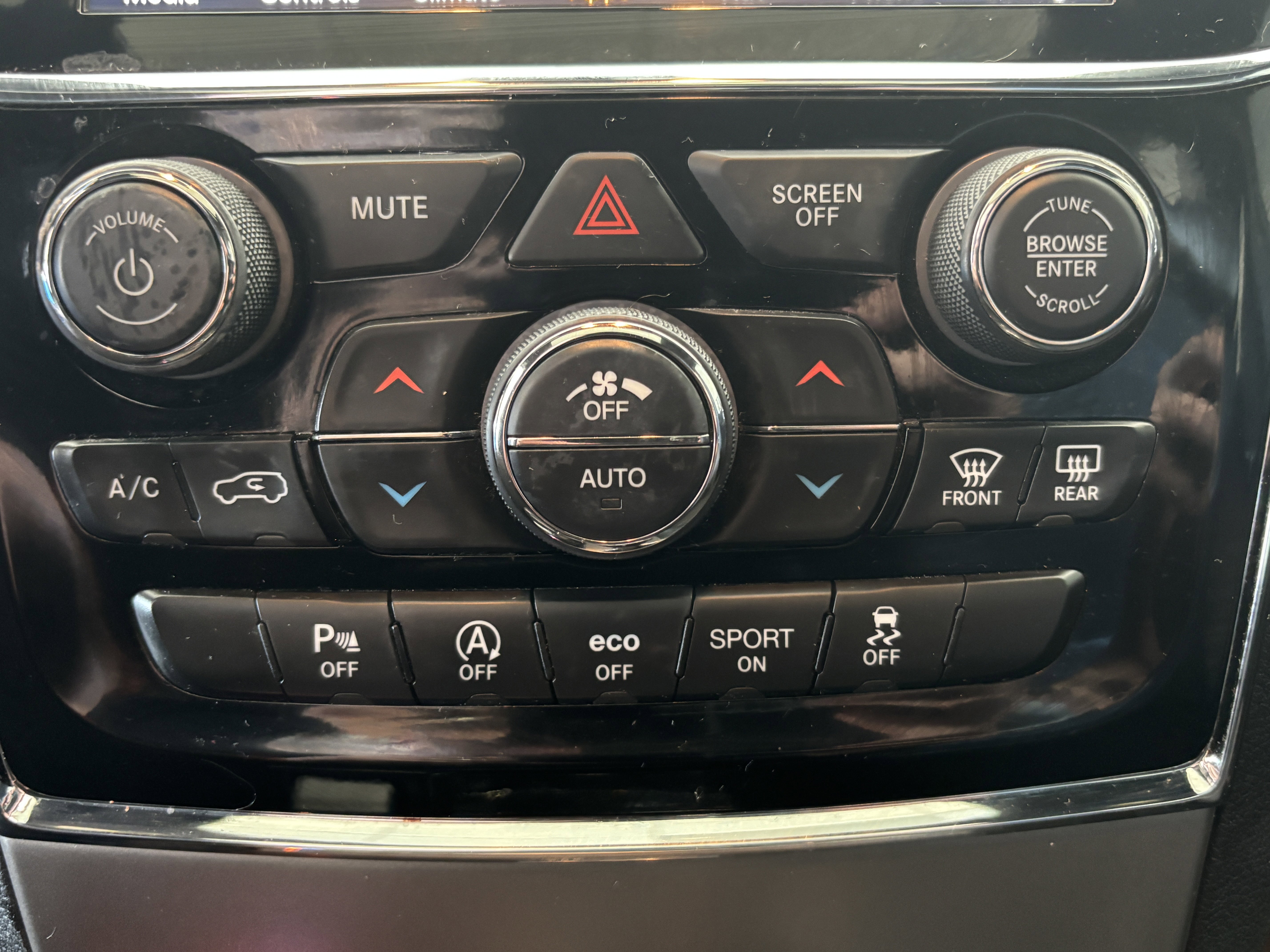 Used 2020 Jeep Grand Cherokee Overland image 13