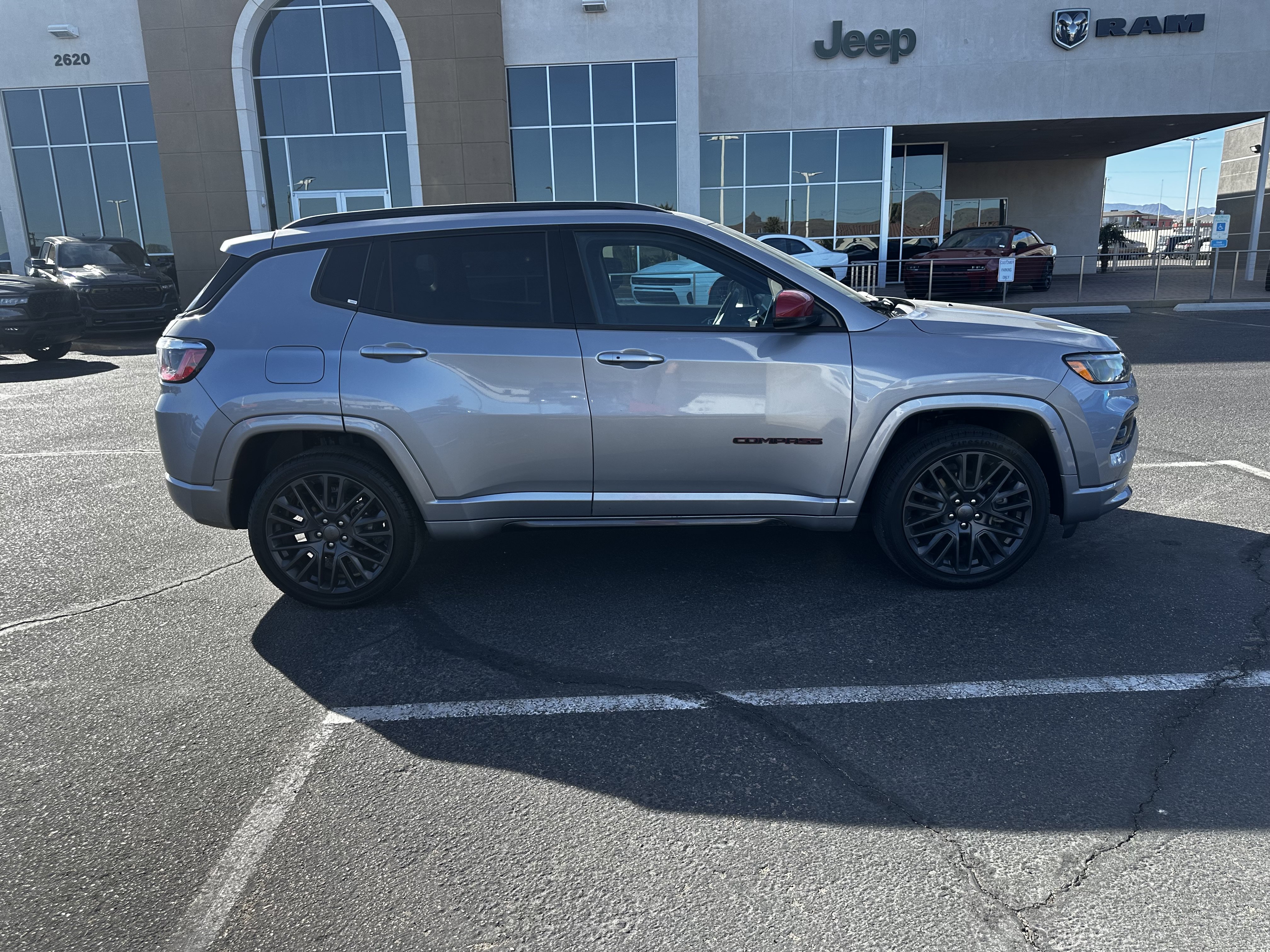 Used 2023 Jeep Compass Limited AWD/4WD image 3