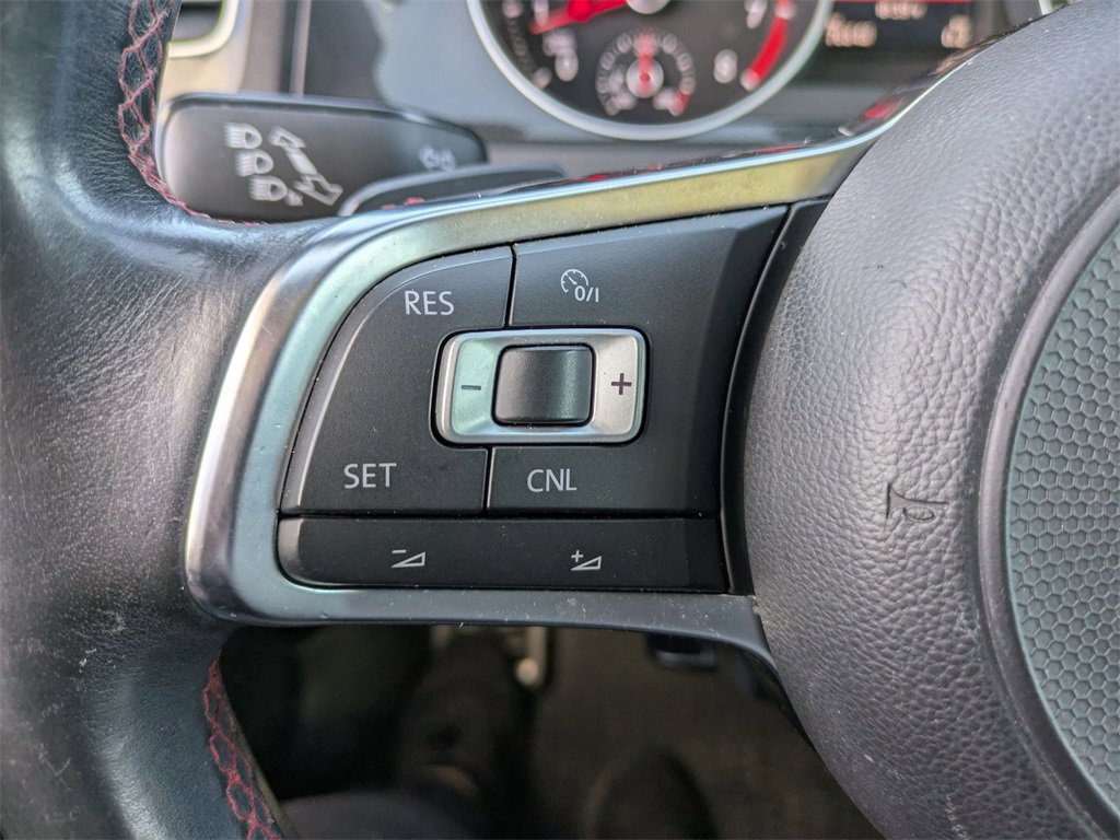 Used 2017 Volkswagen GTI SE image 18