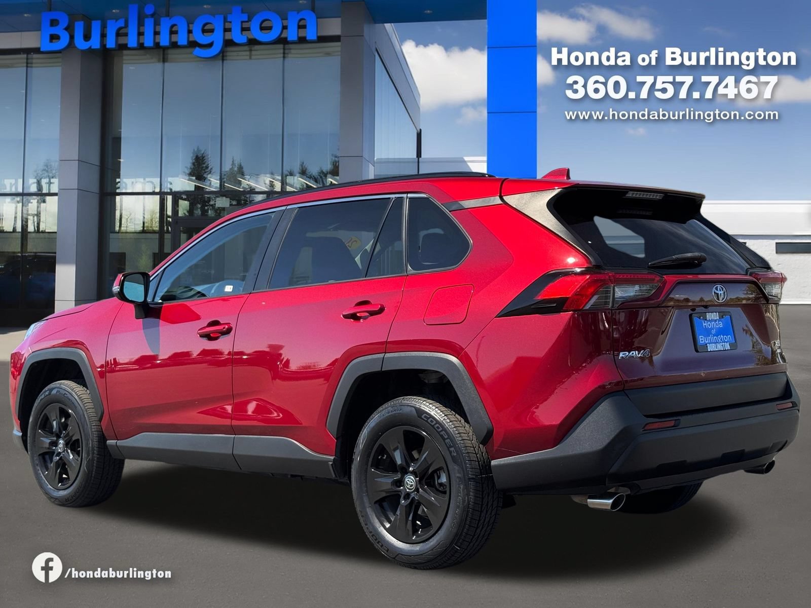 Used 2023 Toyota RAV4 XLE AWD/4WD image 4