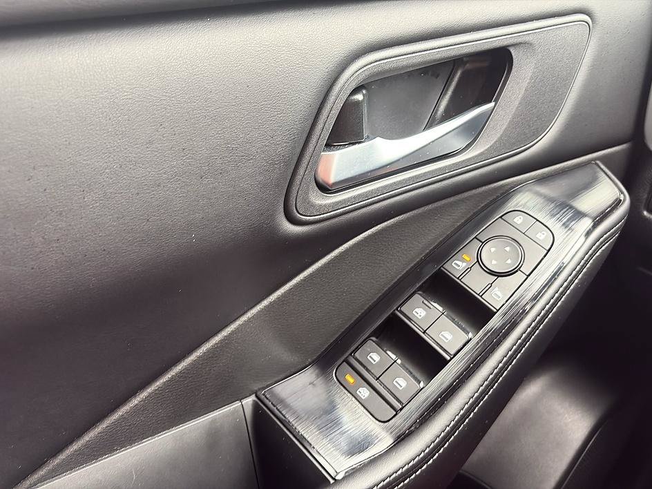 Certified 2026 Nissan Rogue SV FWD image 20