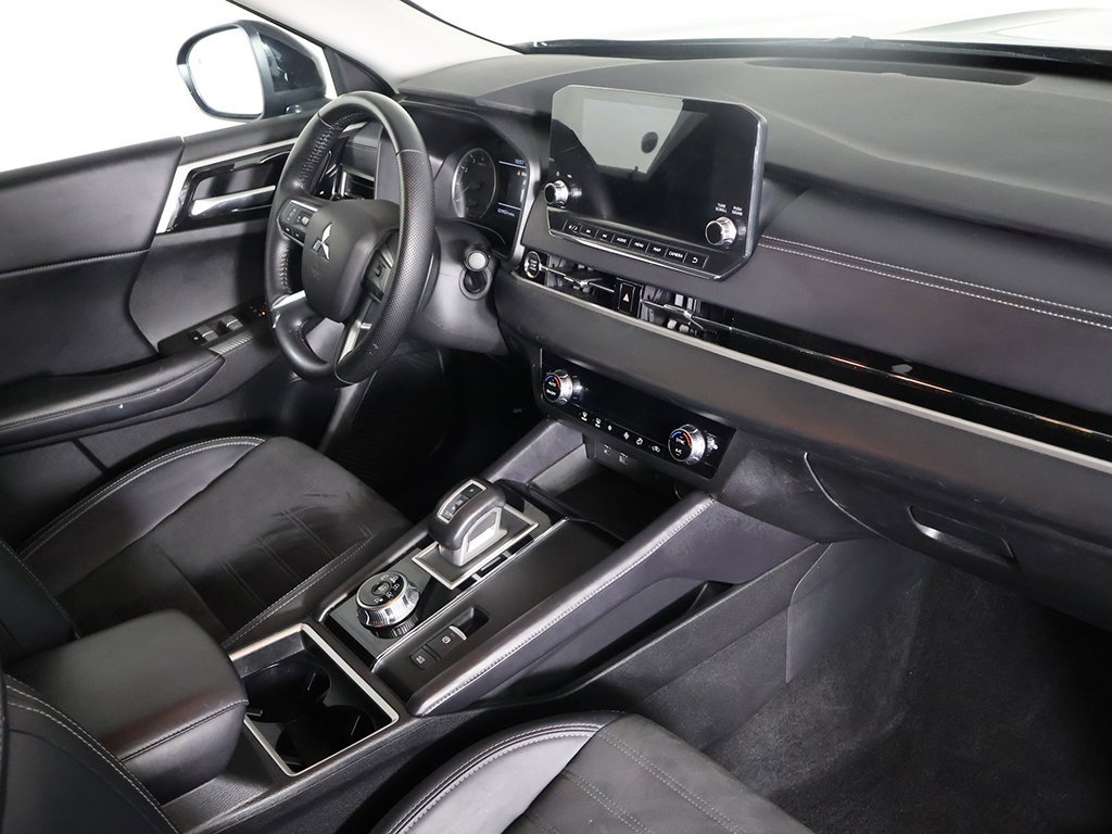 Used 2024 Mitsubishi Outlander SE image 25