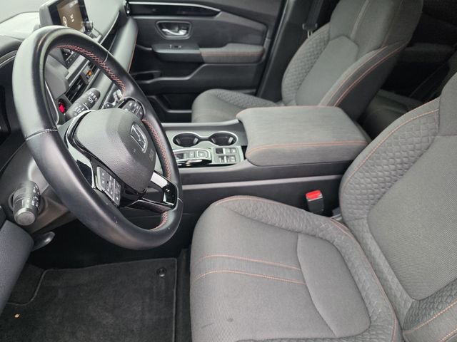 Used 2025 Honda Pilot Sport image 12