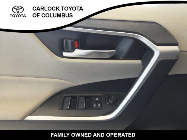 Used 2025 Toyota RAV4 XLE AWD/4WD image 11