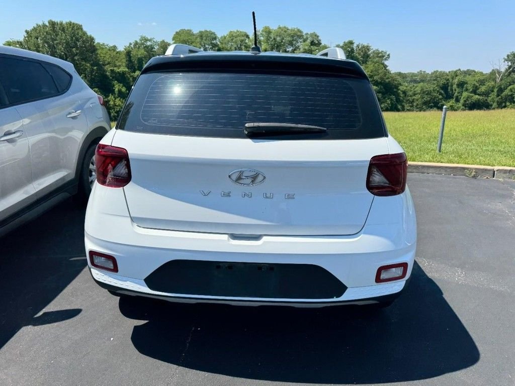 Certified 2023 Hyundai Venue Limited FWD image 4