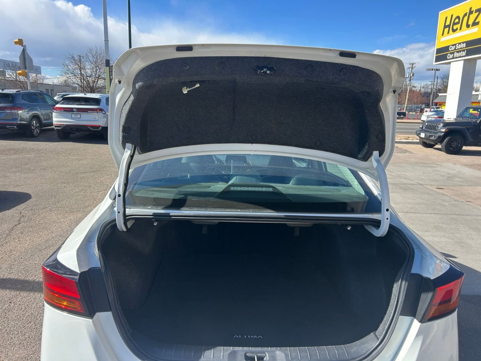 Used 2025 Nissan Altima 2.5 SV image 30